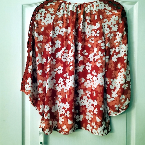 Counterparts Red Floral polyester Blouse S NWT - Picture 2 of 6